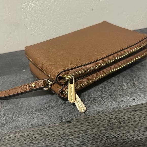 Michael kors jet set double zipper wallet ❤️ - Picture 3 of 7